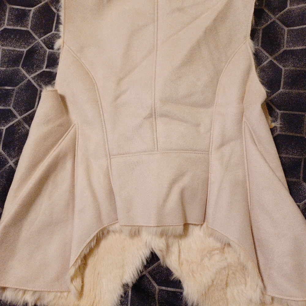 Vest - Picture 7 of 8